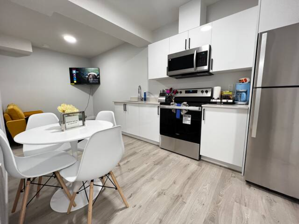 Cozy Relaxing 2-Bdrm Basement Hideout/Wi-Fi/PRKNG