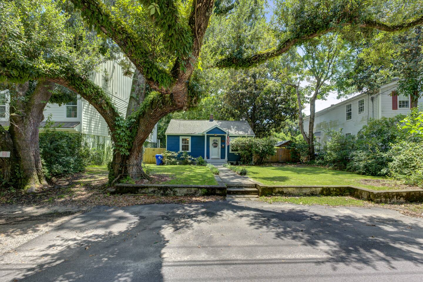 Bexley: pet friendly yard easy walk to Park Circle