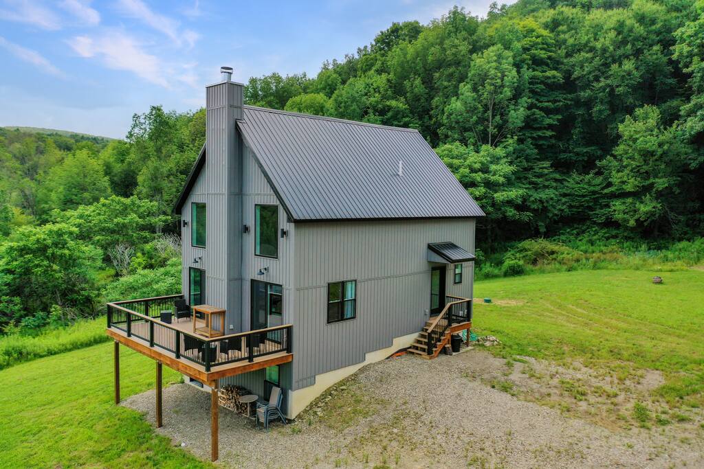 New Build • Ellicottville Ski Chalet • Sleeps 8