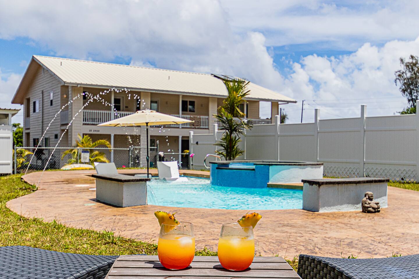 Moana Sunrise Villa- Pool, hot tub, A/C and games!