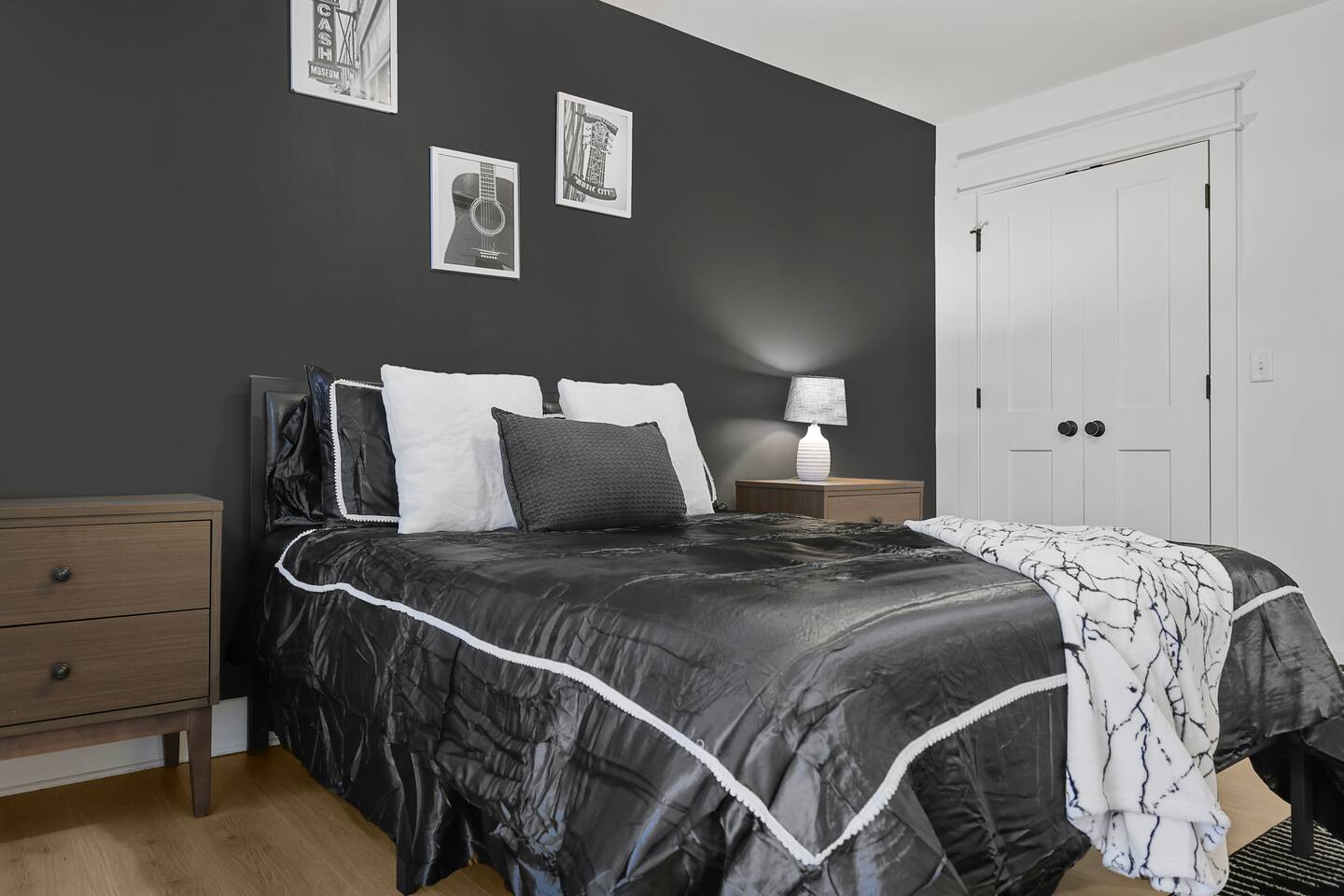 East Nash 4bd w/ Rooftop! Parking! 10 min to DT!