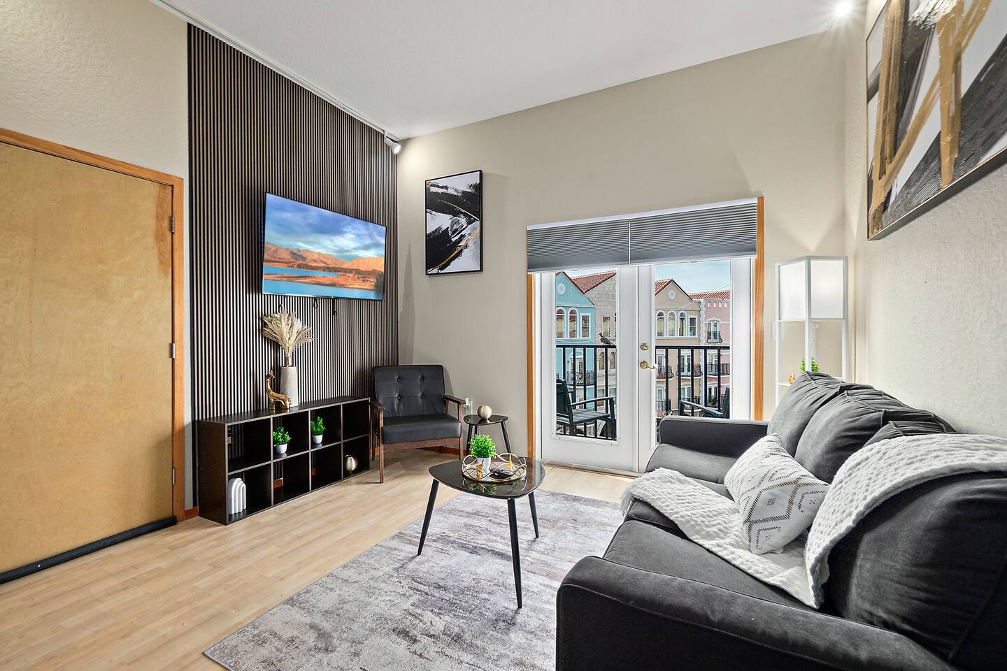 European style Queen Suite in Palm Coast - Best view with Balcony near Beaches!