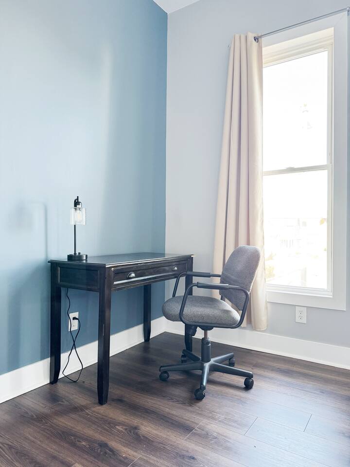 Washington B | QUEEN 1BD/1BA Apt in Downtown Ev