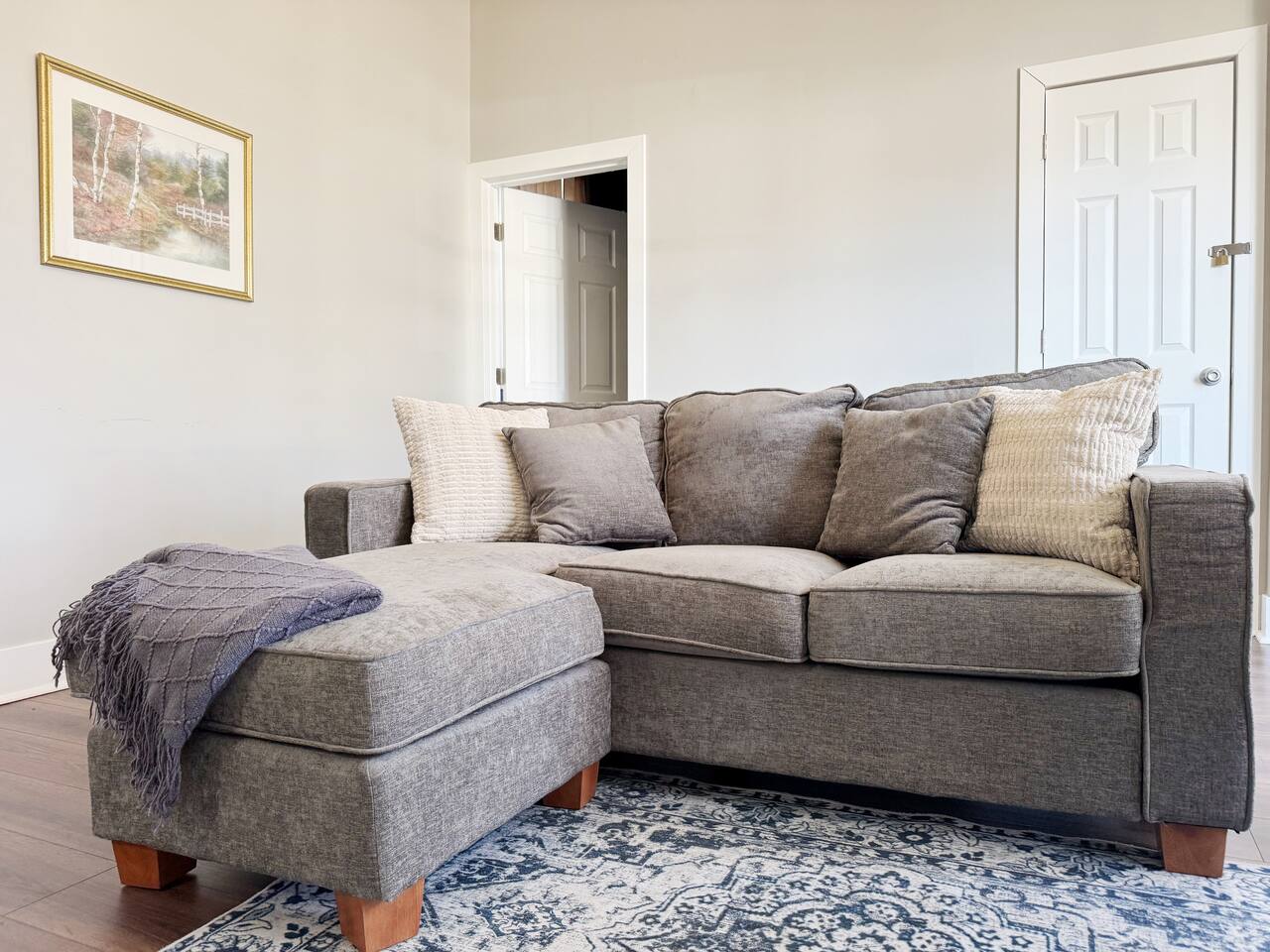 Washington B | QUEEN 1BD/1BA Apt in Downtown Ev