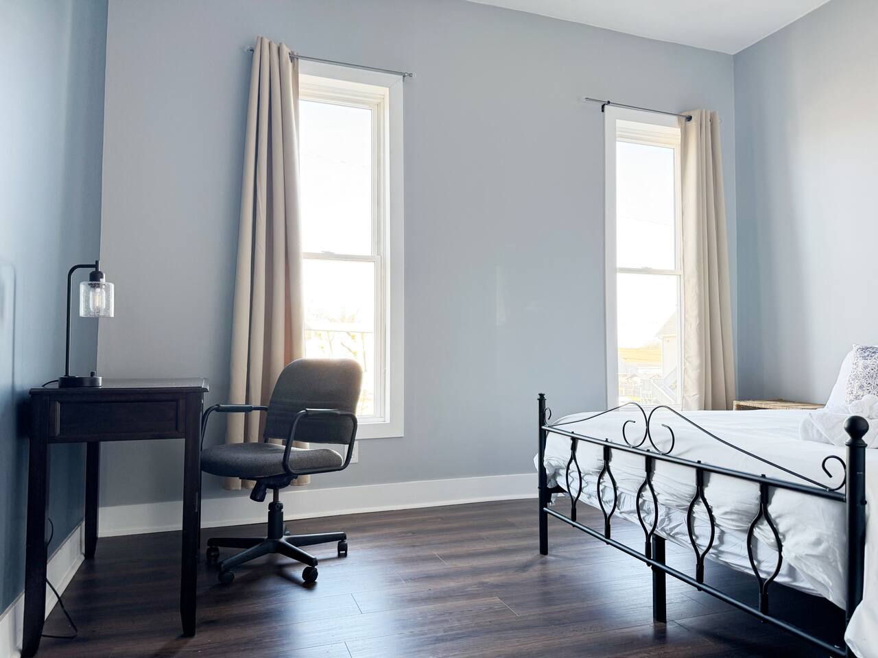 Washington B | QUEEN 1BD/1BA Apt in Downtown Ev