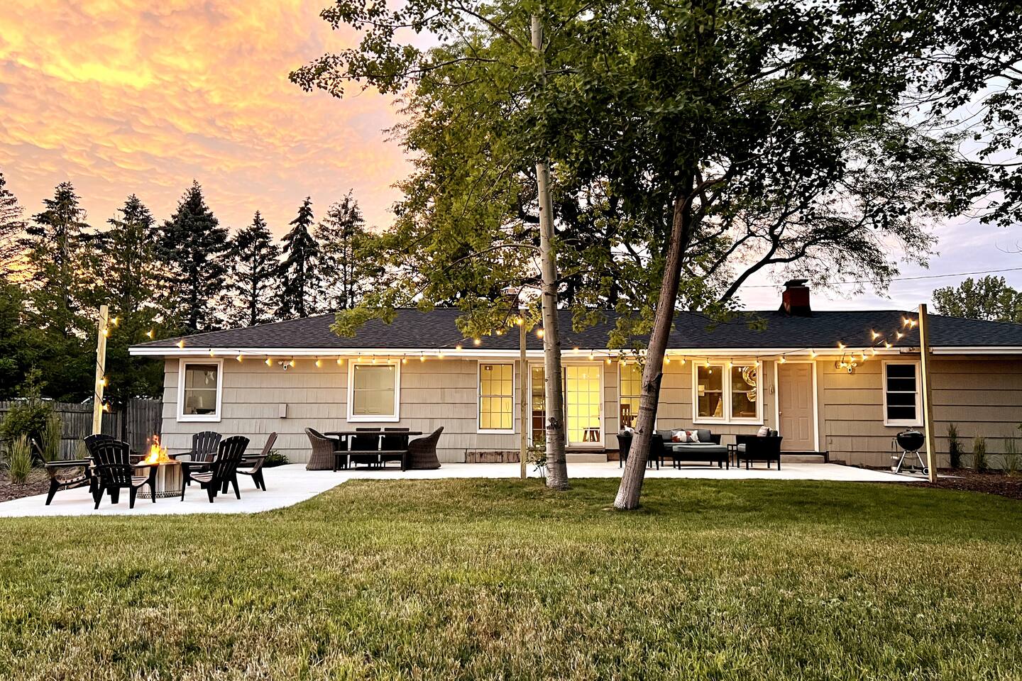 HOT TUB - Grand Haven/Spring Lake Waterfront Home