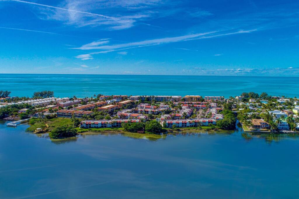 Anna Maria Beach Condo - 2Bedroom/2bath - Sleeps 6