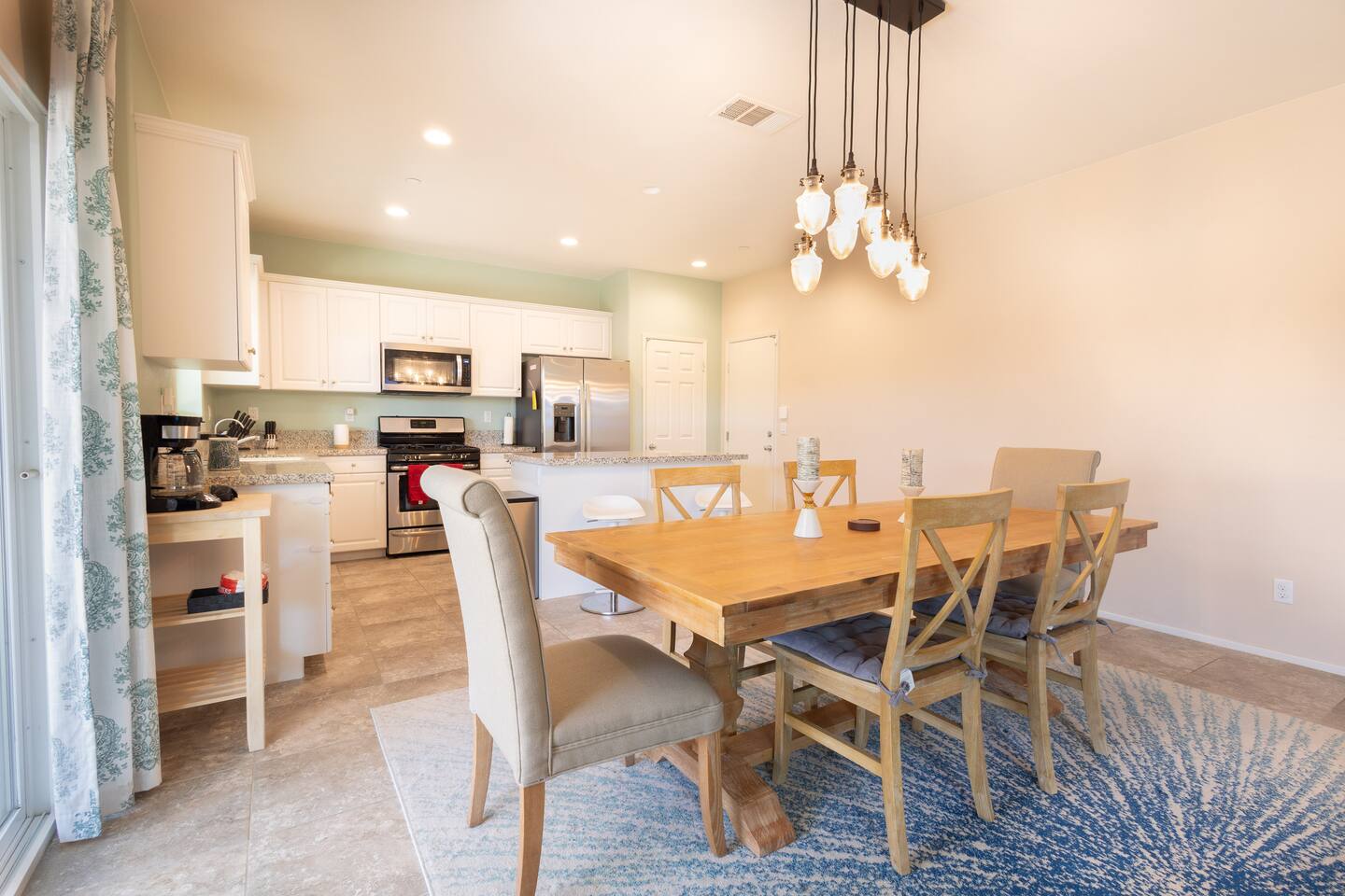 Spacious 4bd/3bth New Home Near Downtown Sleeps 10