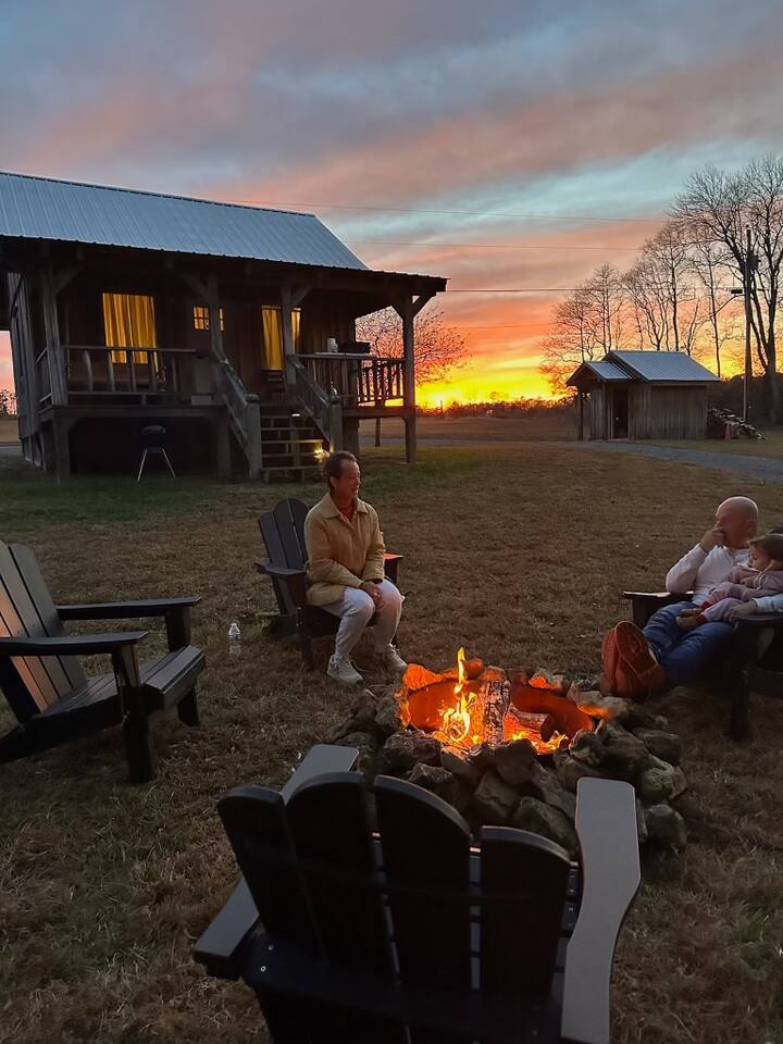 Cozy King Cabin Near Waterfalls + Center Hill Lake