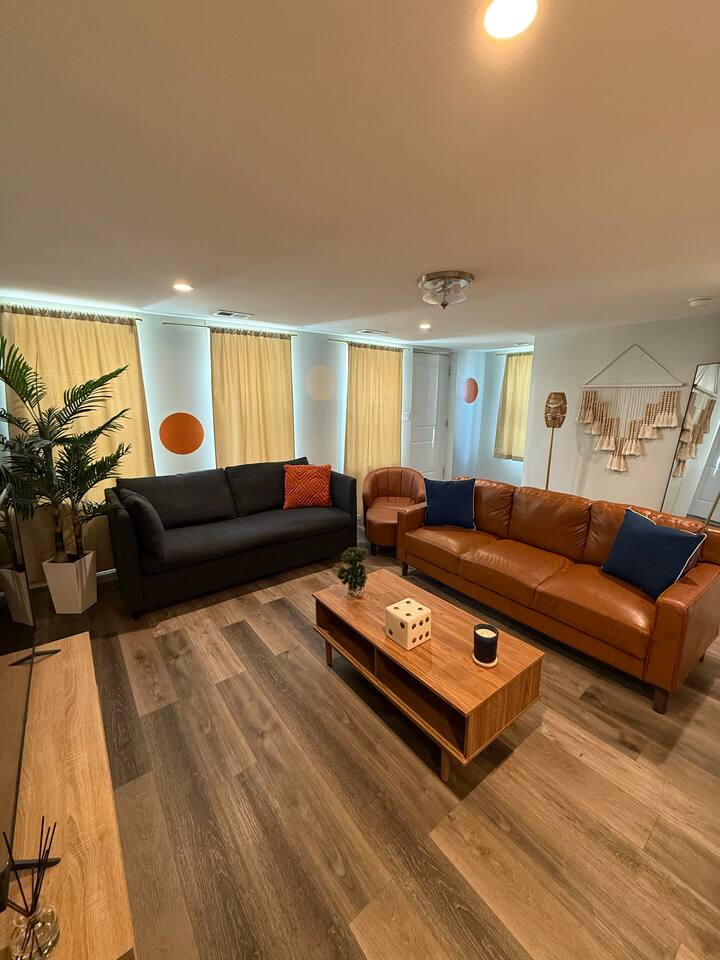 SPACIOUS & MODERN 3 BR HOME | WI-Fi | FREE PARKING