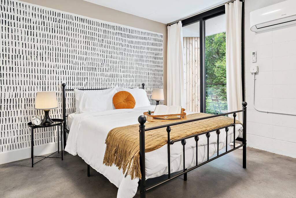 *THE GRETA* - Walkable / Downtown / Rooftop