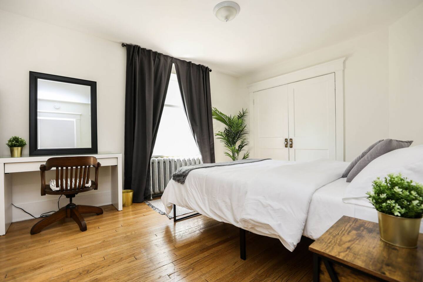 The Norwood Flat! (ground floor)