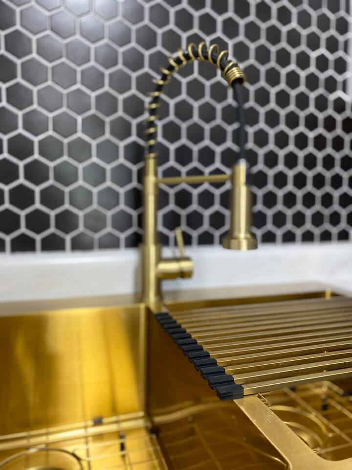 Henderson Haven / KING 2BD/1BA Apartment