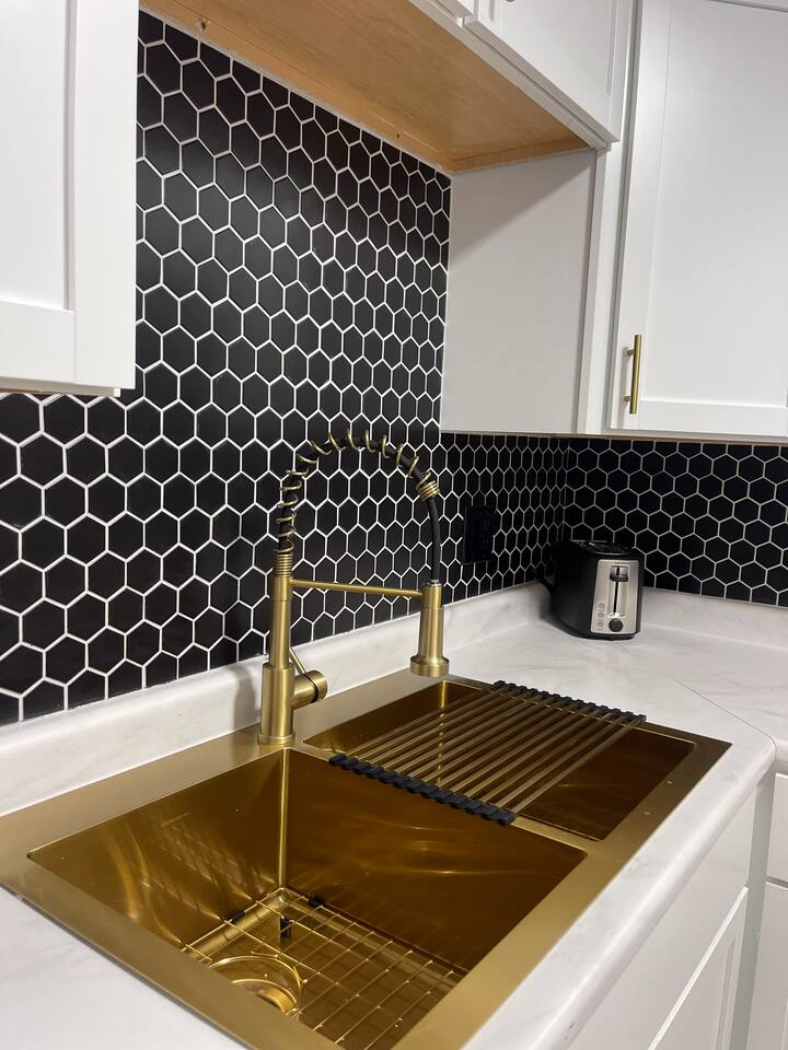 Henderson Haven / KING 2BD/1BA Apartment