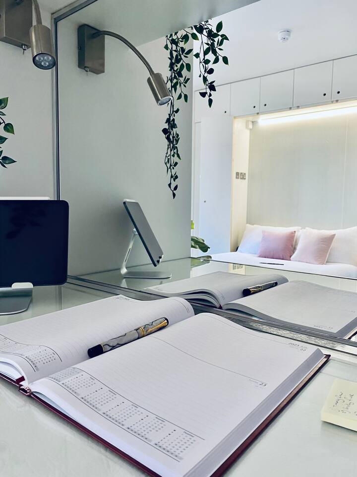 Apt 12 Luxury Living Chic Studio Steps from Beach