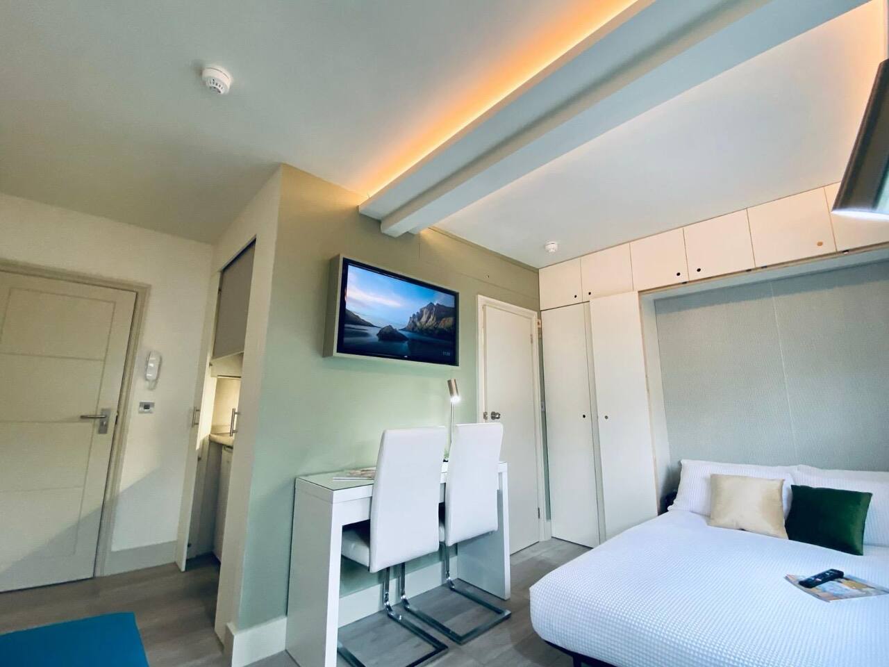 Apt 11 Seaside Serenity Chic Studio Steps to Beach