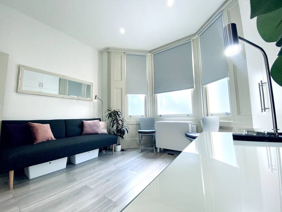 4| Seaside Serenity|Chic Studio Steps to Promenade