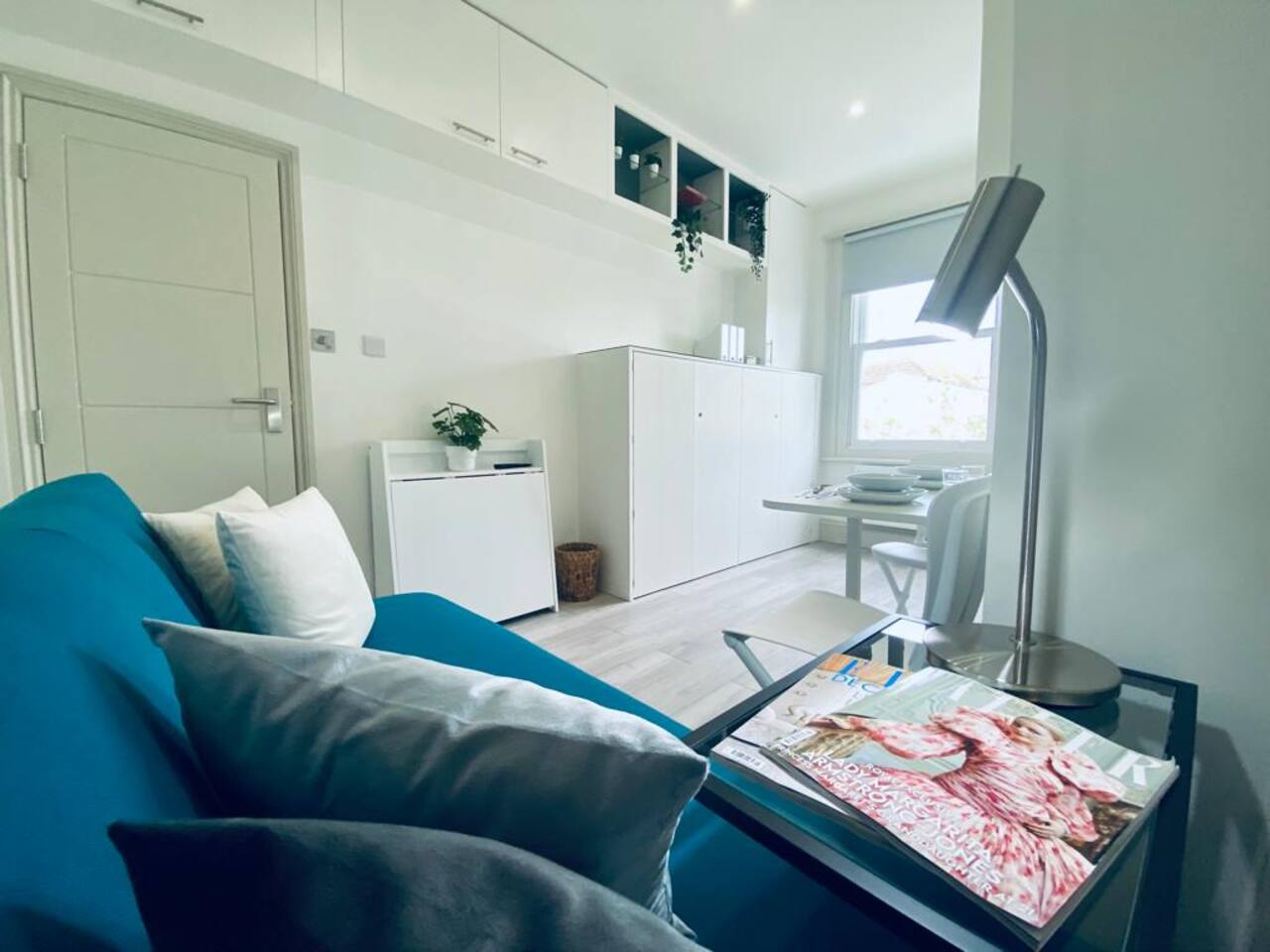 Apt 08 Beachside Beauty Central Studio Steps from Cafes