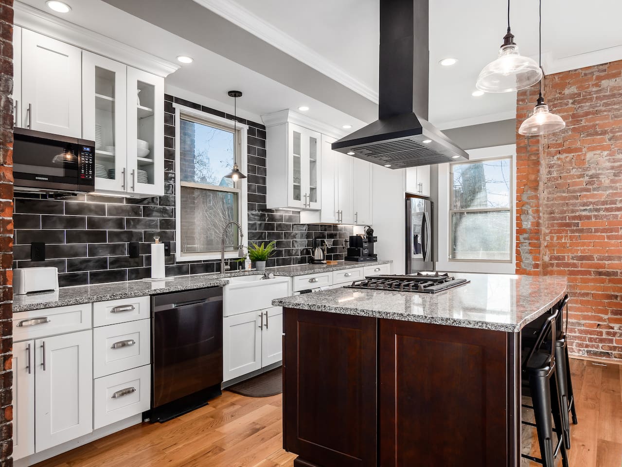 Historic Home Near Downtown | Sleeps 14 | Arcade