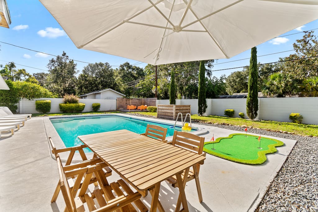 Gainesville | Walk to Stadium | Pool | Sleeps 16
