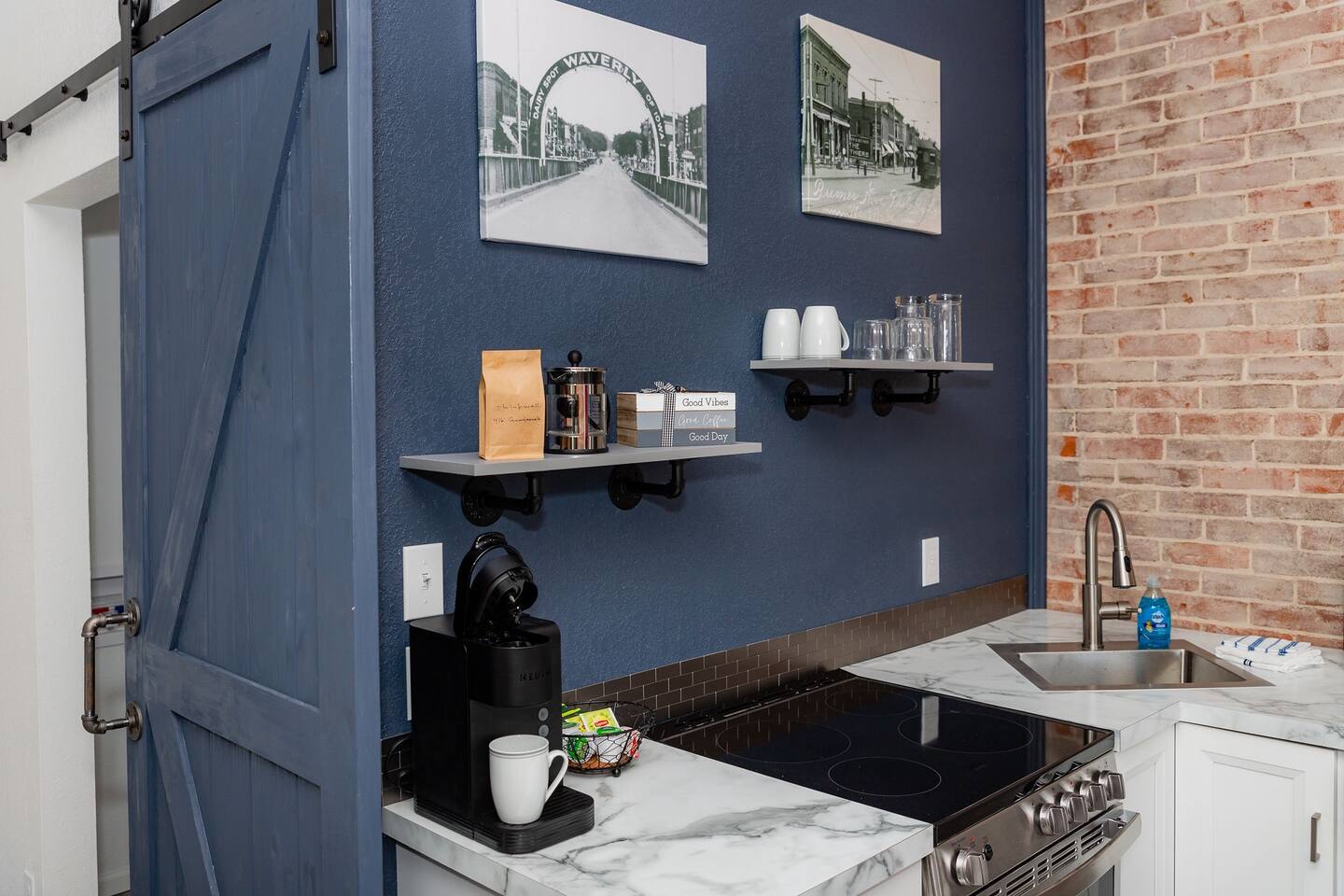 Inviting / Stylish studio in the heart of downtown