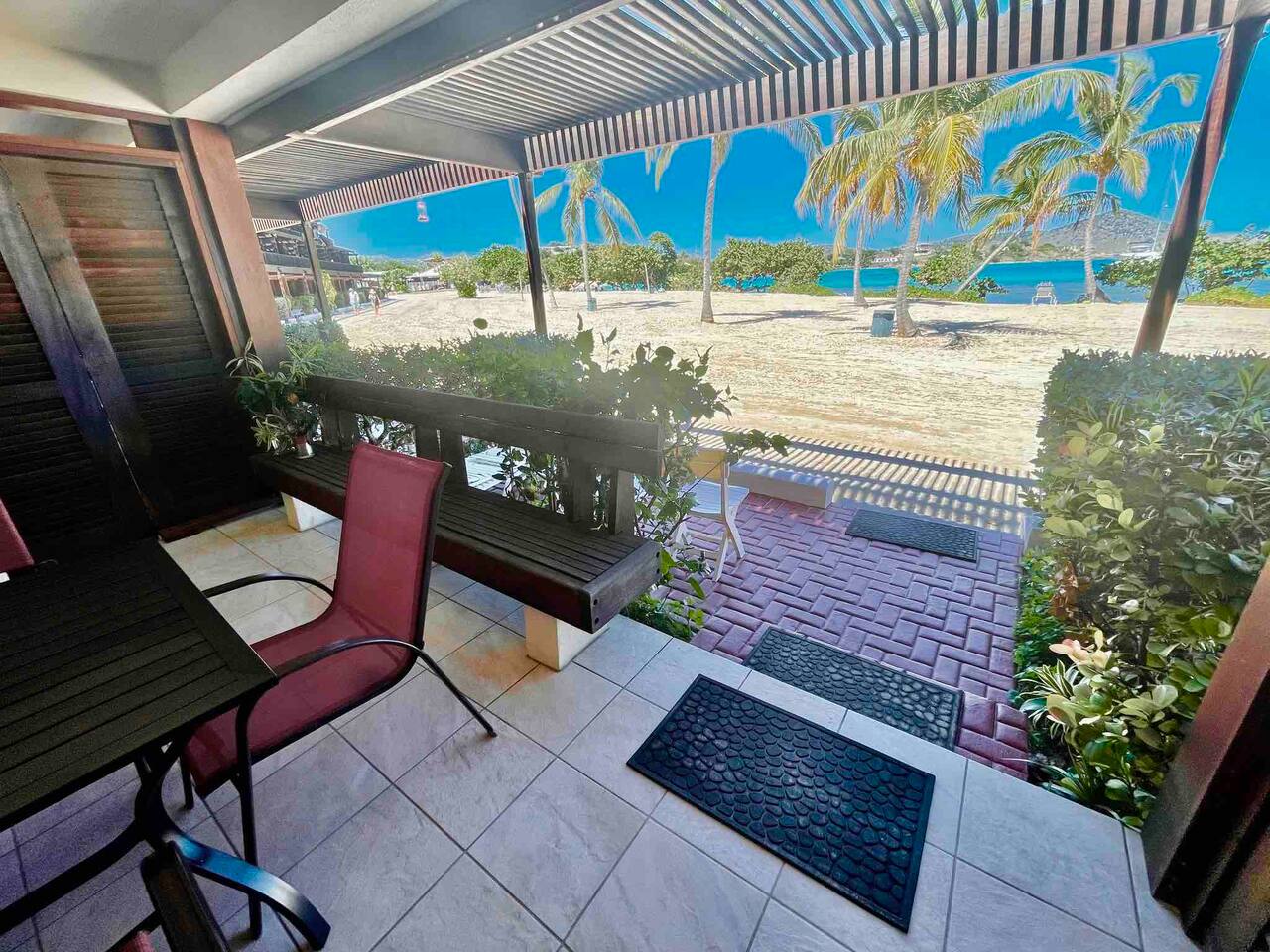 BEACH LEVEL SUITE c103