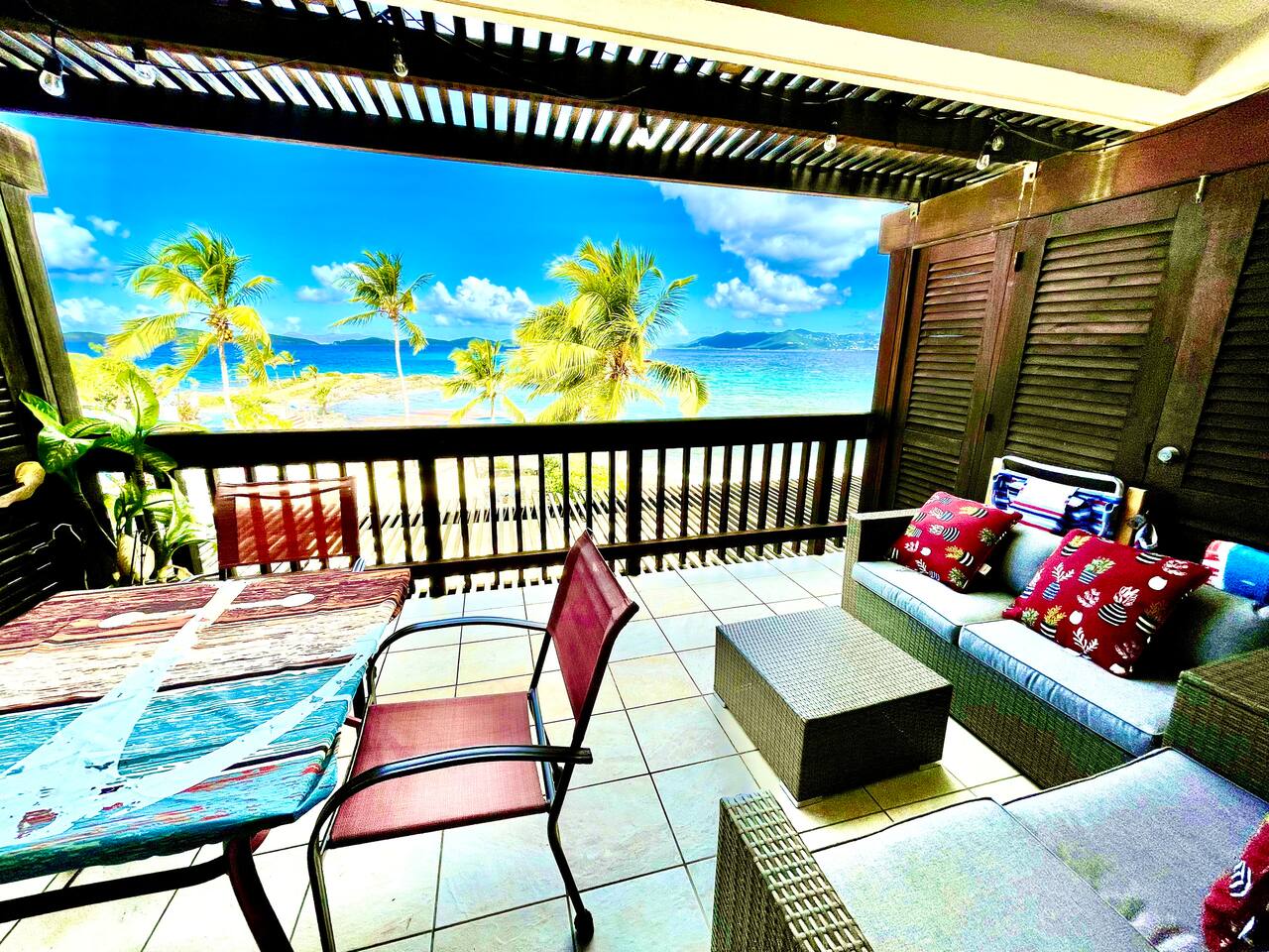 Beachfront Villa 12 Island Views