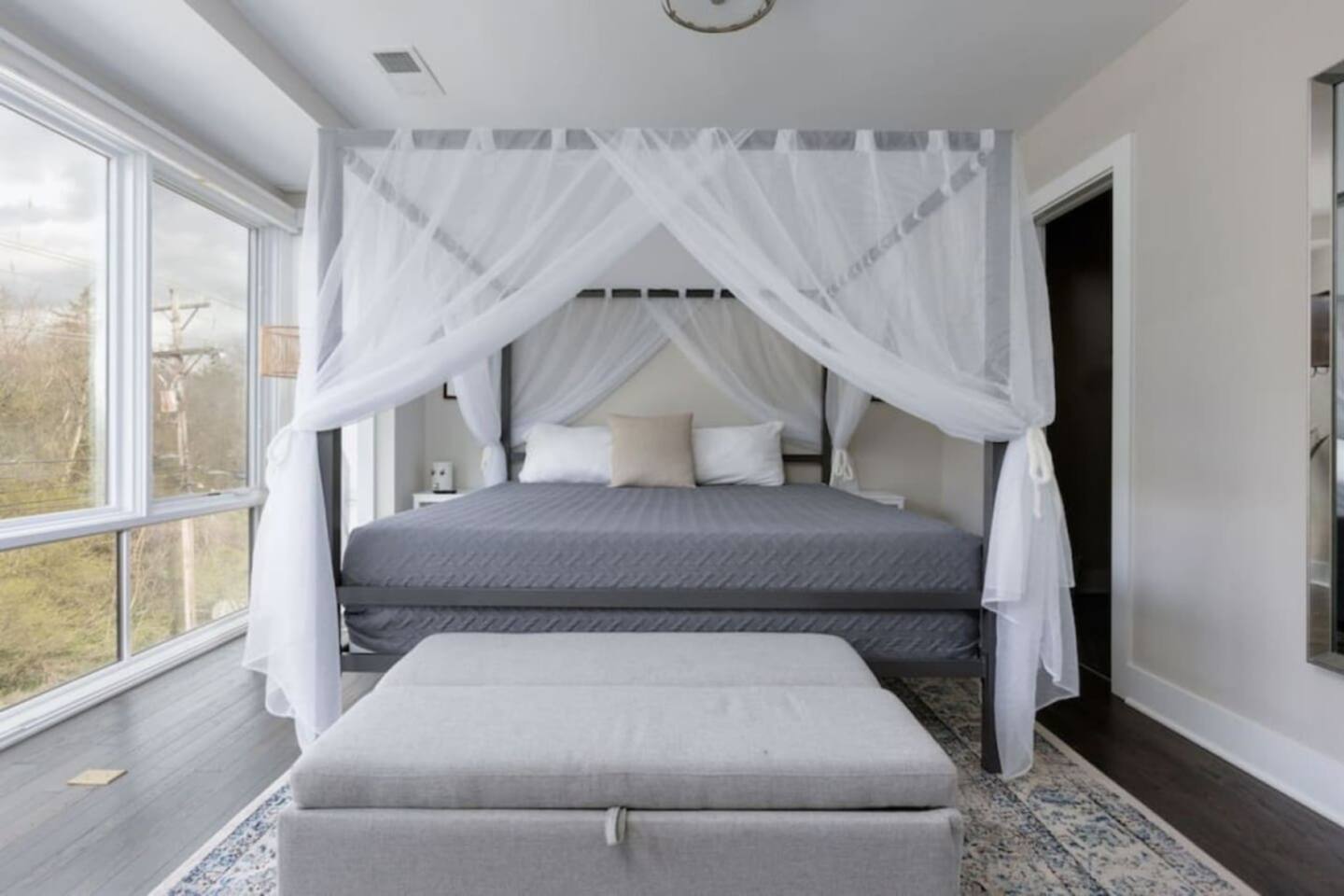 10min to Downtown w/ Games in Garage! Sleeps 10!