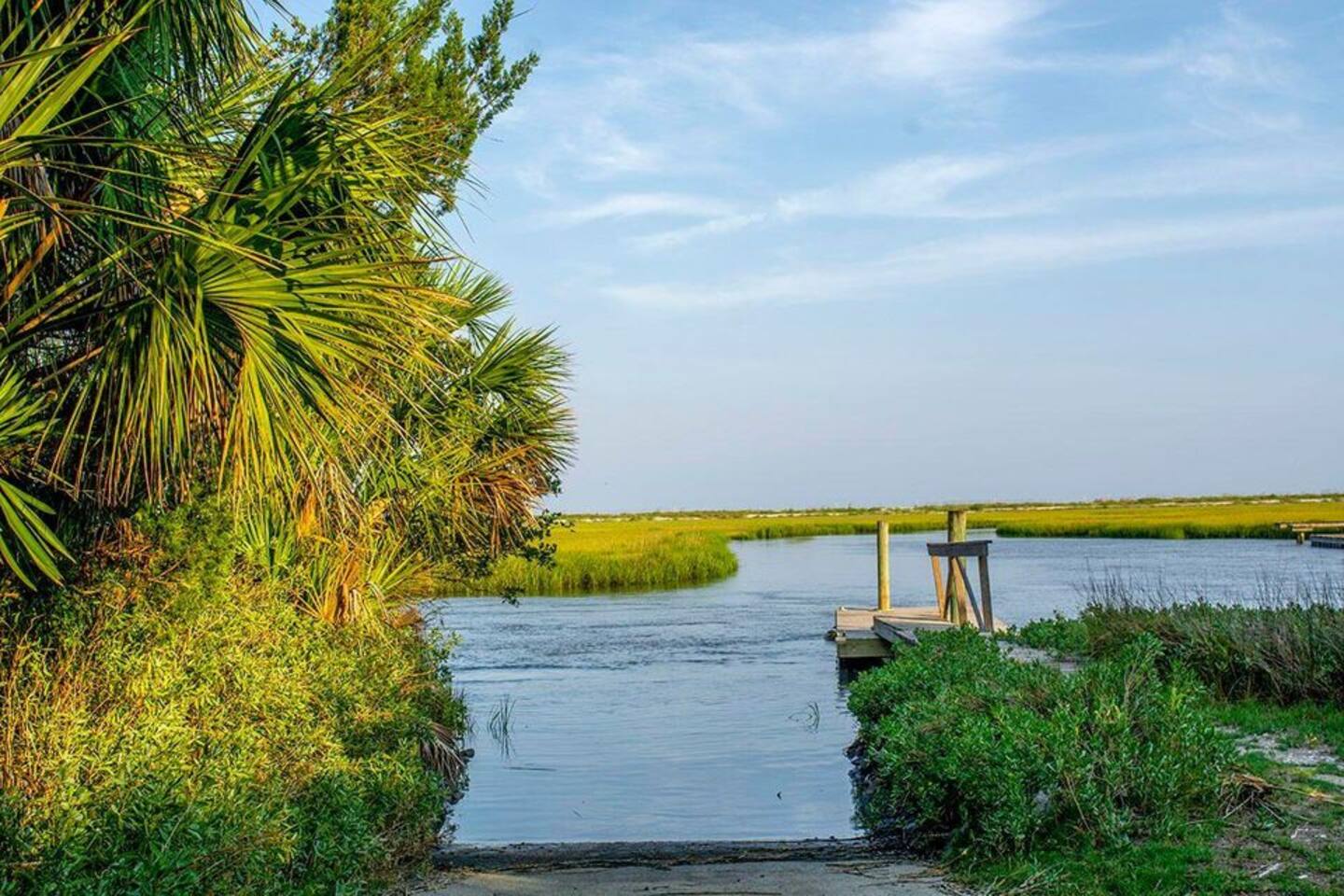 Enjoy The Hammocks Private Deep Water Boat Ramp On Scotts Creek....

Just x1 Street Over From JUNGLE SURF

Message Us After Booking For Access Details