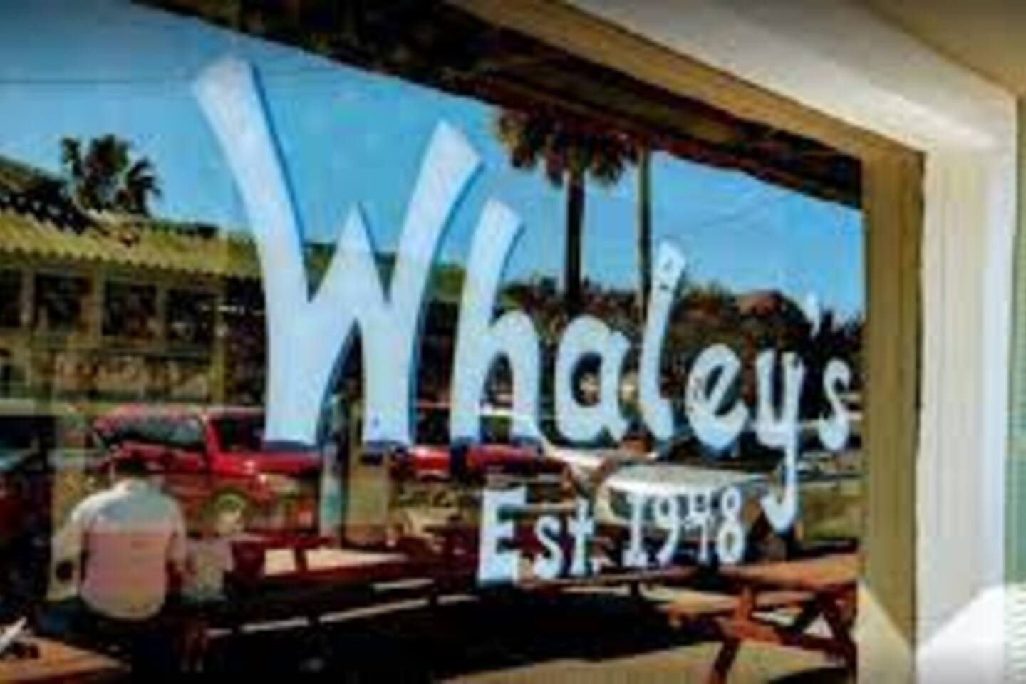 -2 Minutes to Local Restaurants from the neighborhood

Message Us If You Need Recommendations!