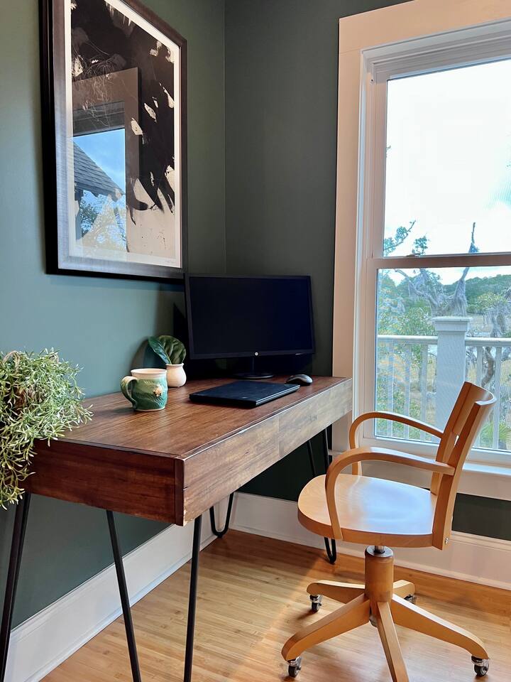 Inspiring and Tranquil Views From The Office Nook