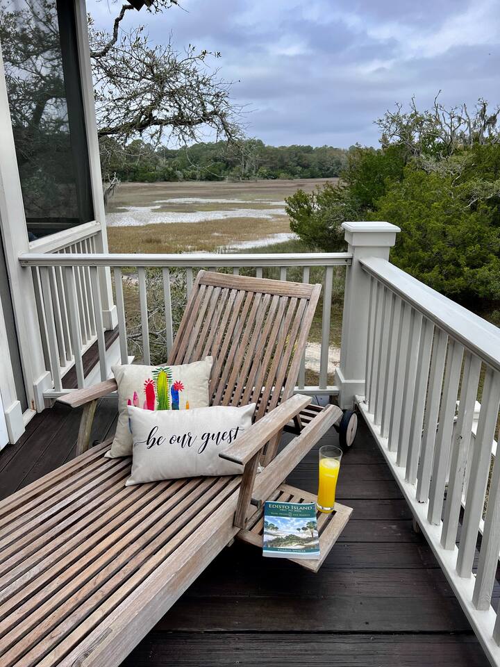 Enjoy The Luxuriousness Of The Teak Loungers