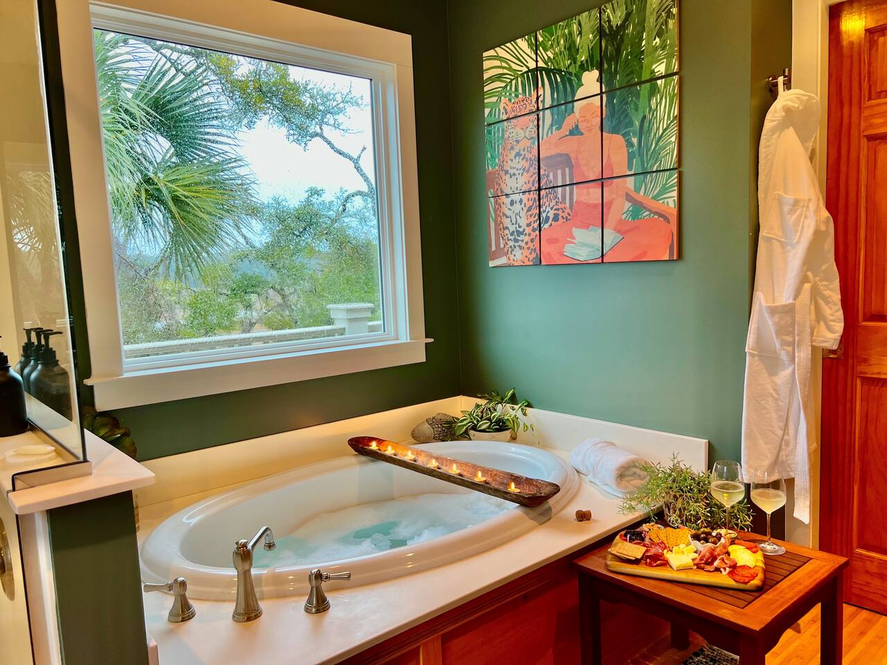 "Nature with luxury… " – JP

Slip Into A Terry Cloth Robe (included) After A Tranquil Soak In The Tree Tops  For The Full Luxury Experience