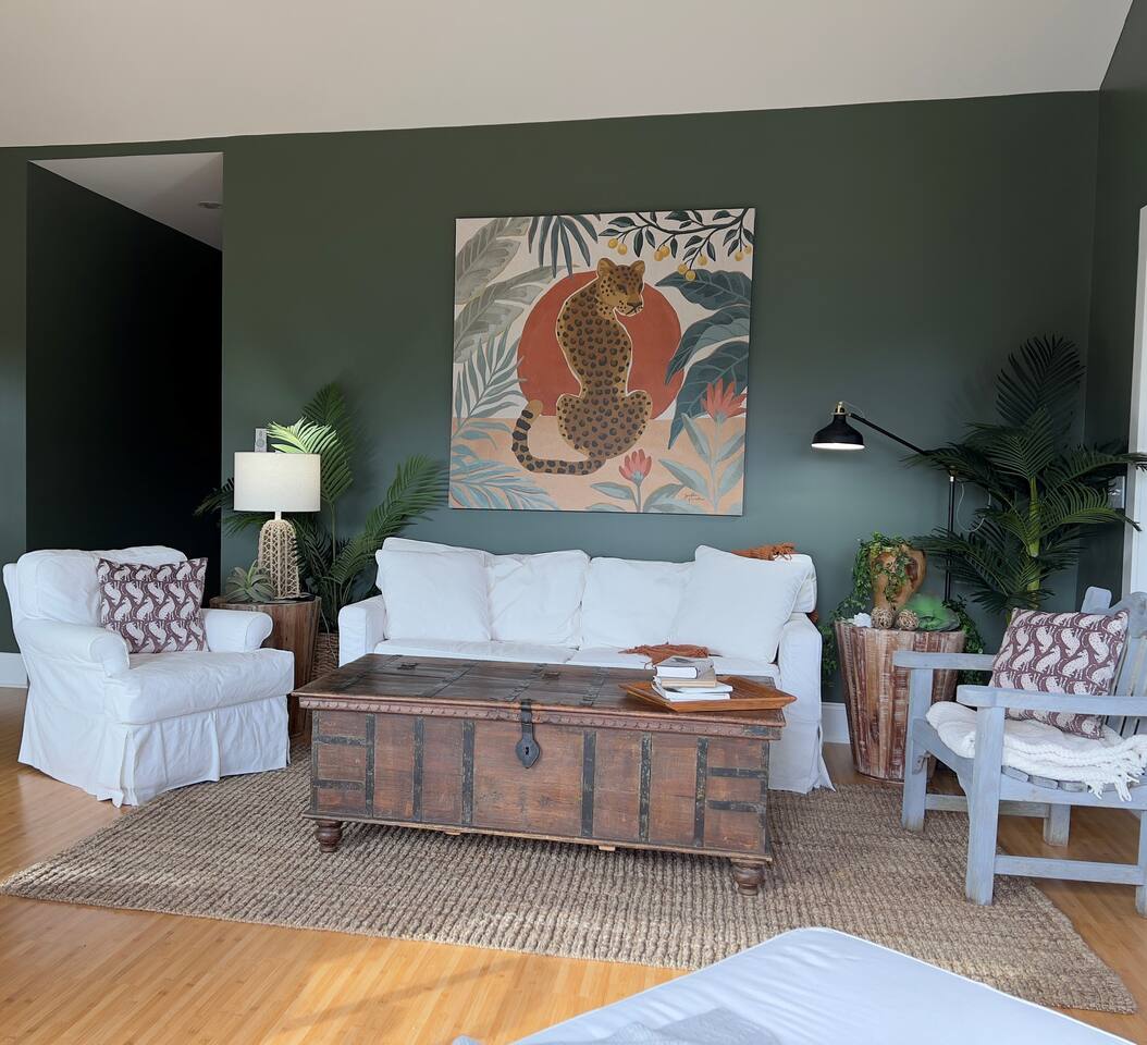 “The Jungle Surf combo theme is so cute and fun.  My yoga retreat group loved it! So refreshing!” – Caitlyn
