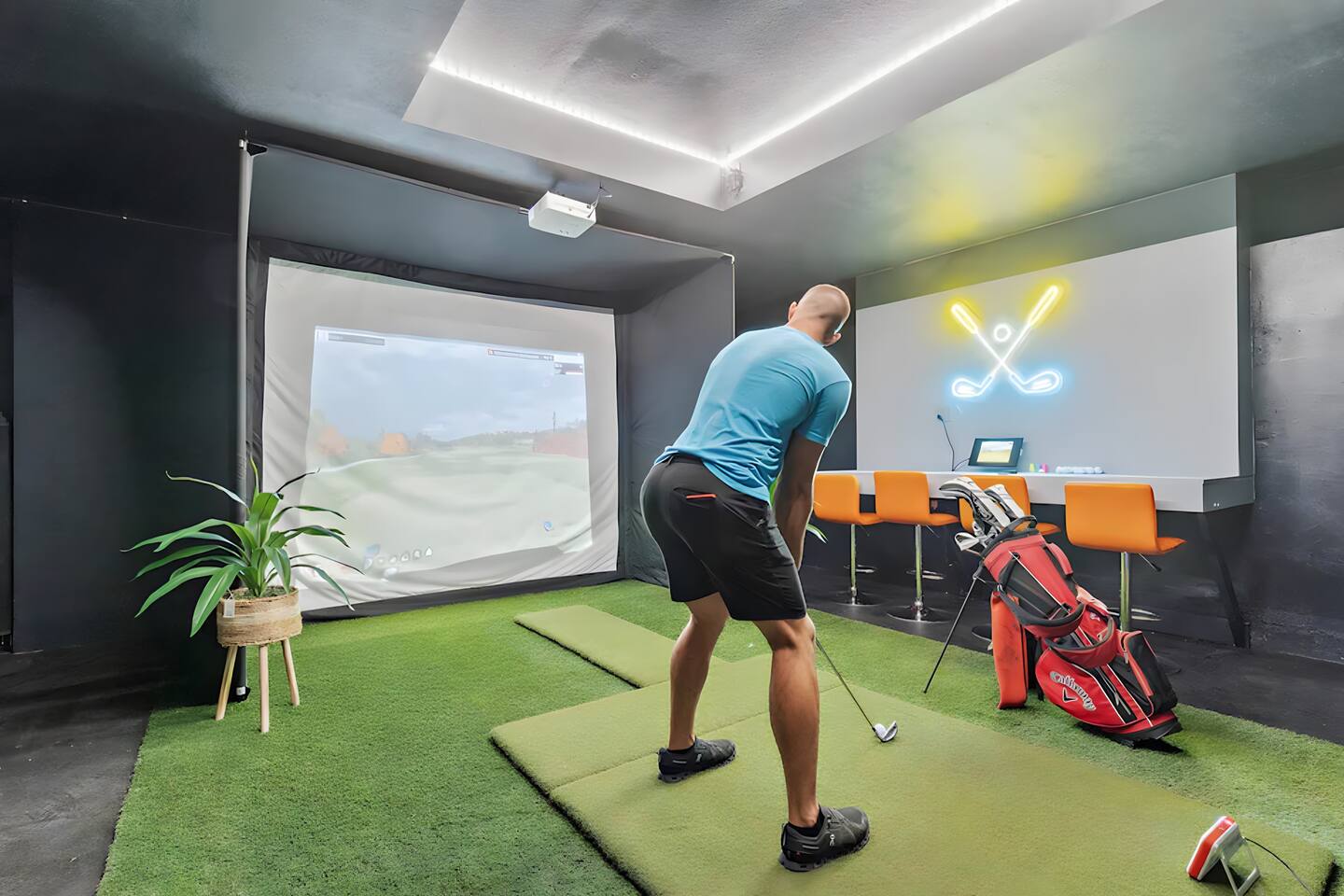 Golf Sim, Heated Pool, Games | Clearwater Dream!