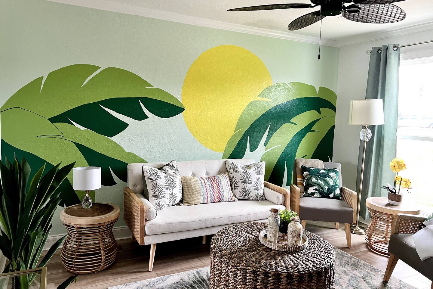 PCB Beach Casita! Private Yard, Fire Pit, Games!