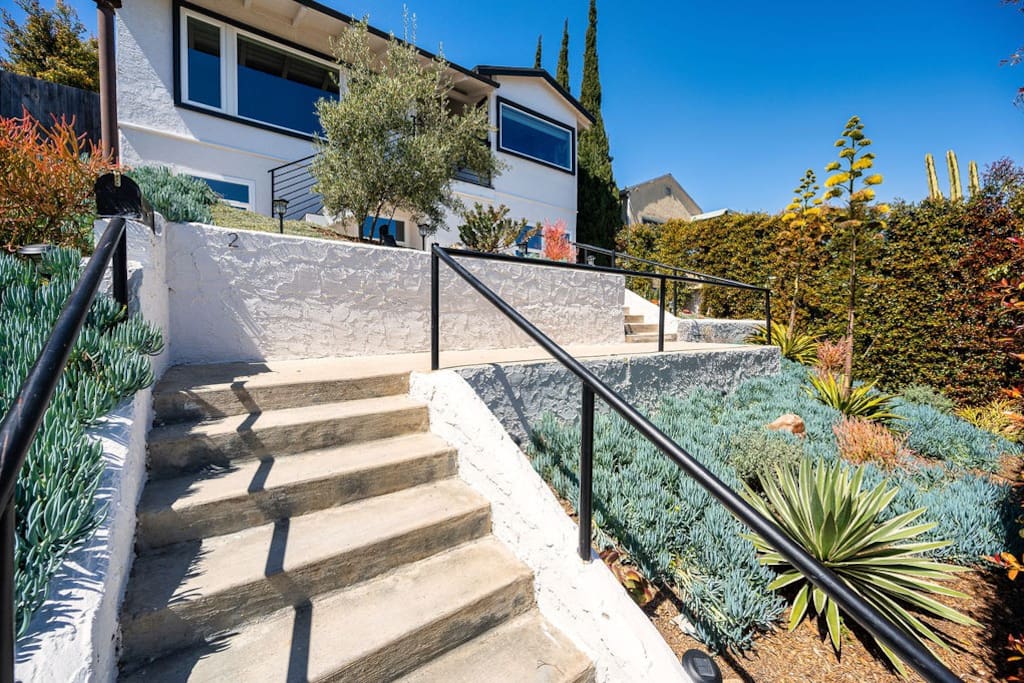 Renovated Ocean View Harbor Home