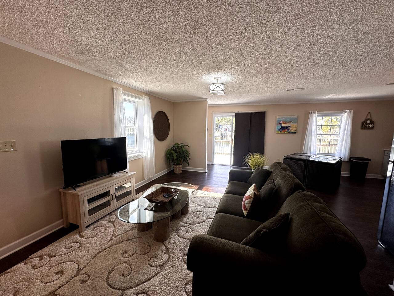 Carrick Bend | Top-Floor Hideaway + Balcony on ICW