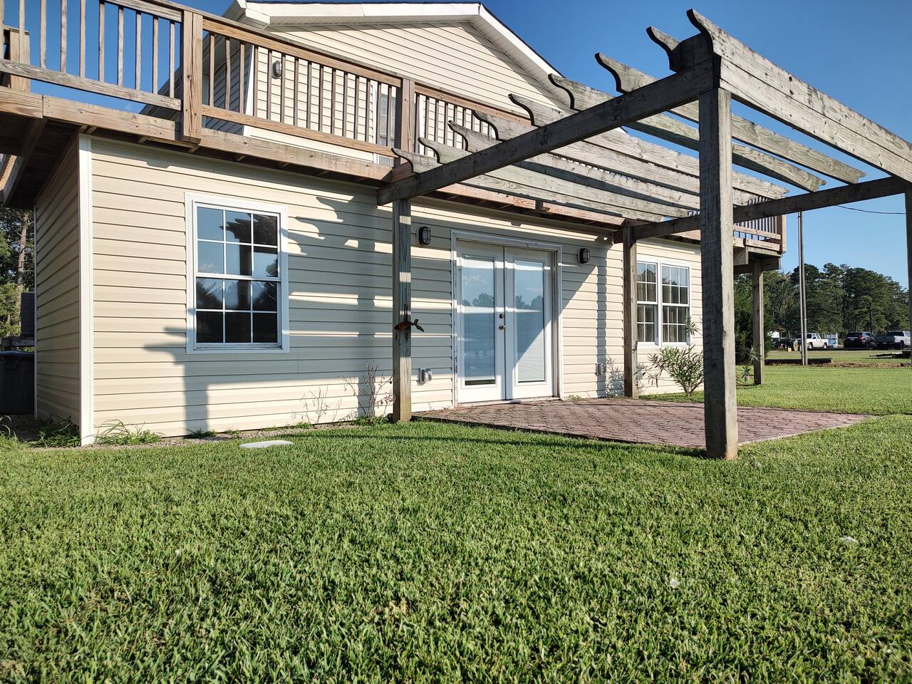 Fisherman’s Bend | Waterfront Patio on the ICW