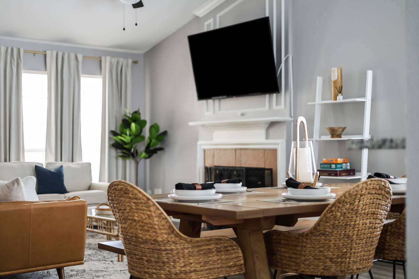 Dogs welcome! Close to everything in Austin!