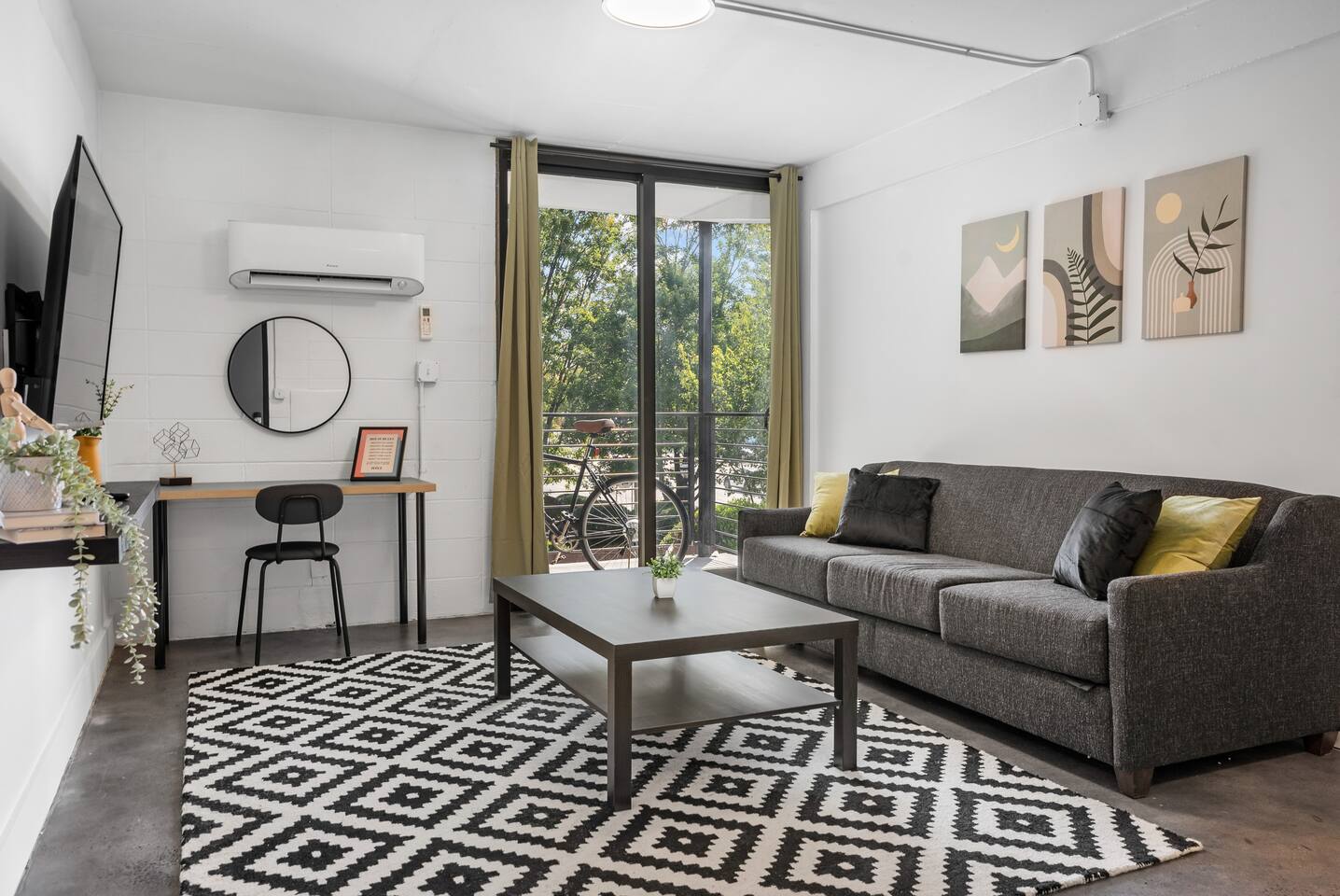 Boutique Apartment by BeltLine | Balcony + Rooftop