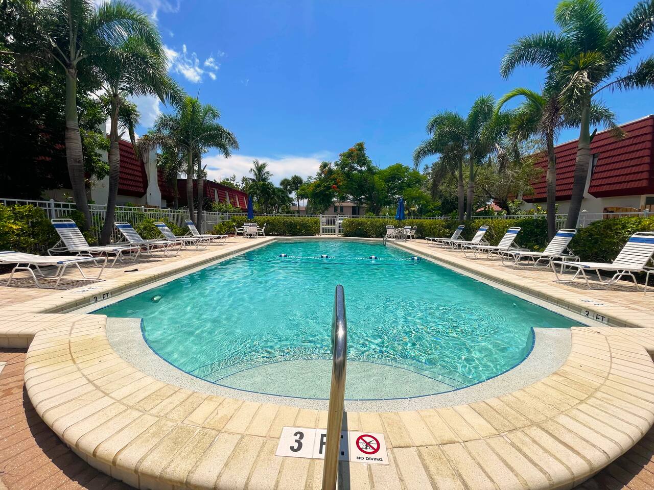 Pool, Townhome, minutes to Sanibel and Ft Myers