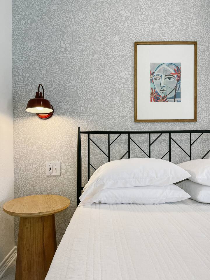 Elegant studio near downtown