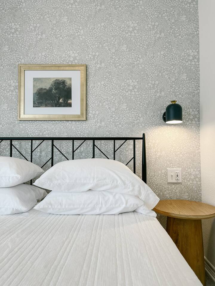 Upscale studio near downtown