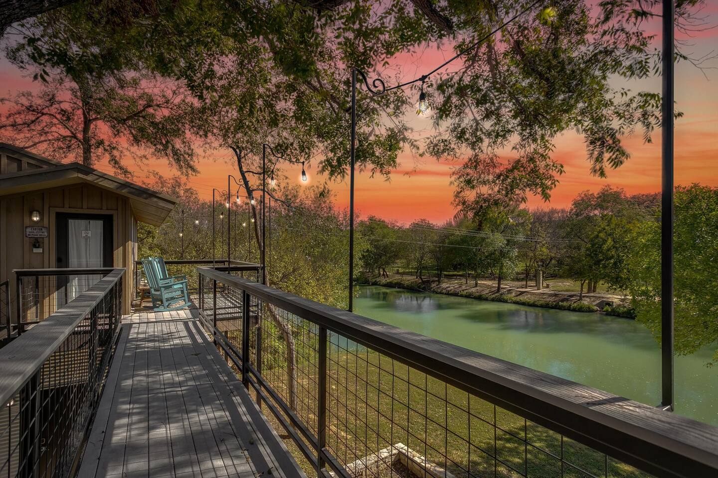 Paluxy River House, near downtown square, fire pit