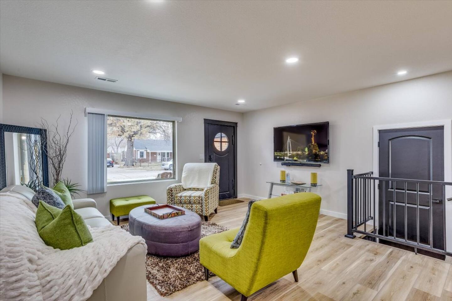 Fully Fenced Yard W/ W&D + 2 Bathrooms!