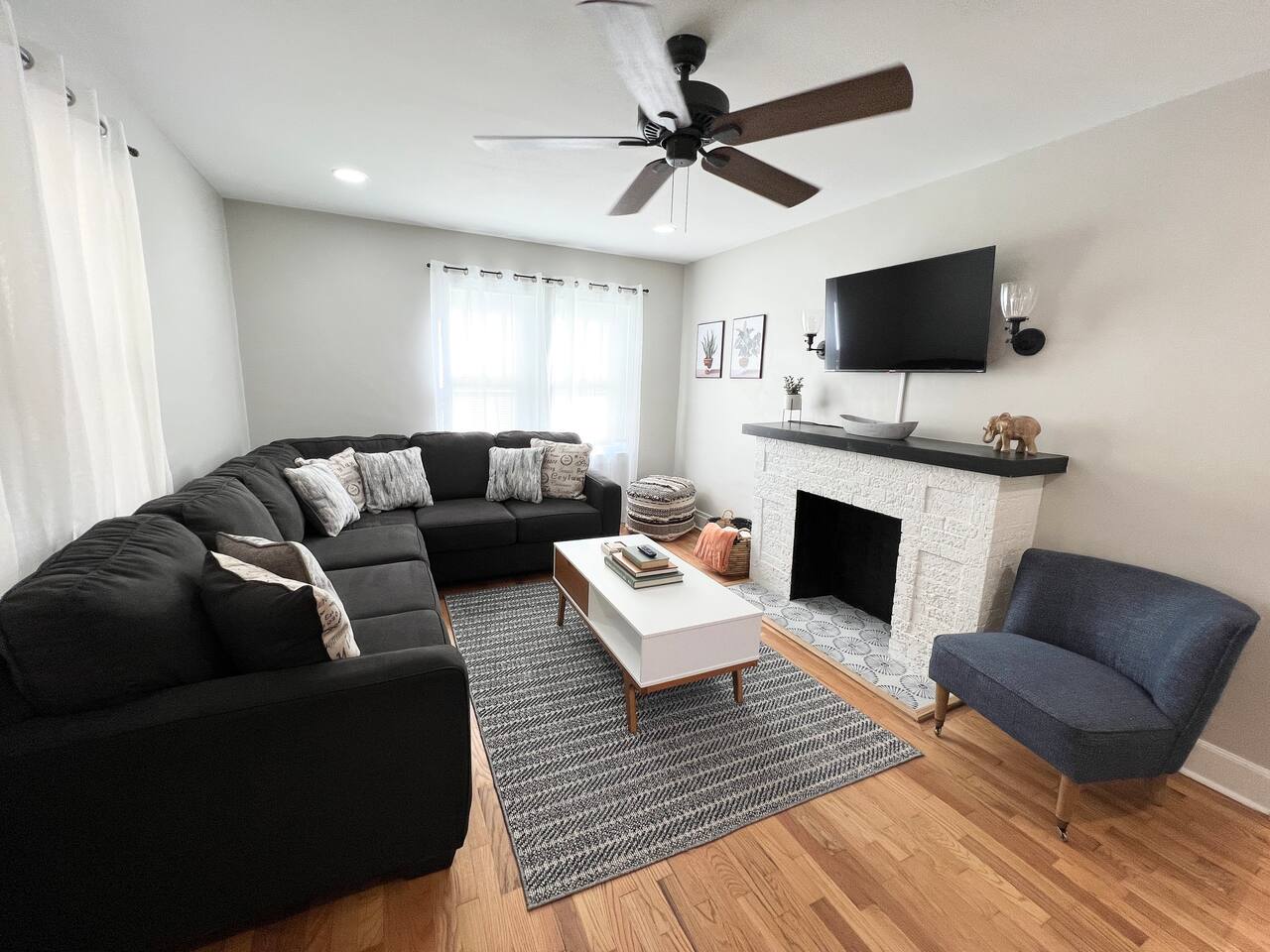 Fully Fenced Yard | Family Friendly | Sleeps 7!