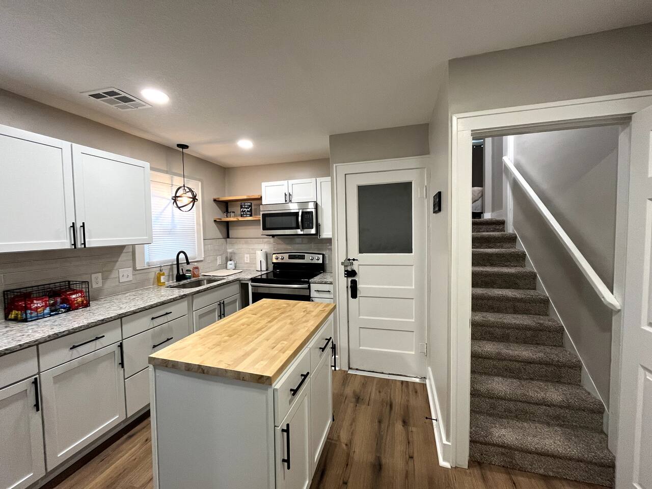 Centrally Located 2 Bedroom Close to Downtown.