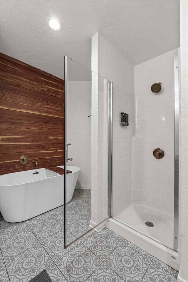Guest Bathroom - Upstairs - Dual Vanity, Bathtub & Shower