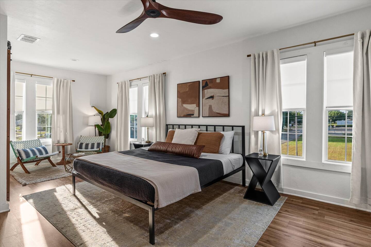 Master Bedroom - Upstairs - King Bed